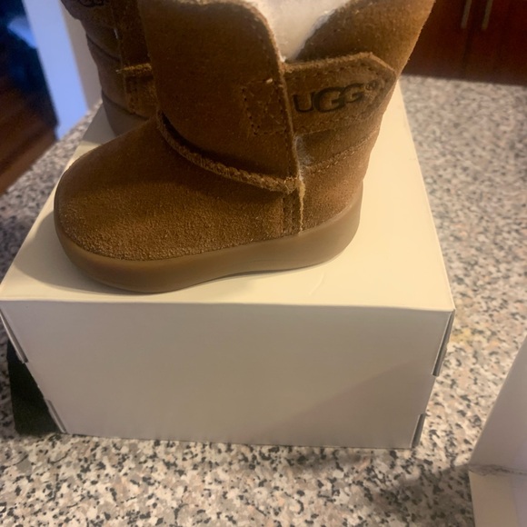 Baby UGGS size 1 - Picture 5 of 7